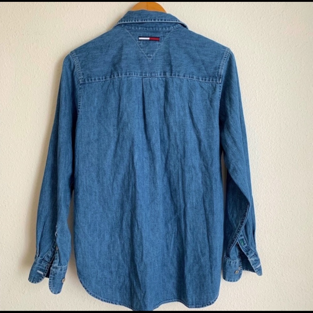 Vintage Tommy Hilfiger jeans chambray button down. Size 6.
